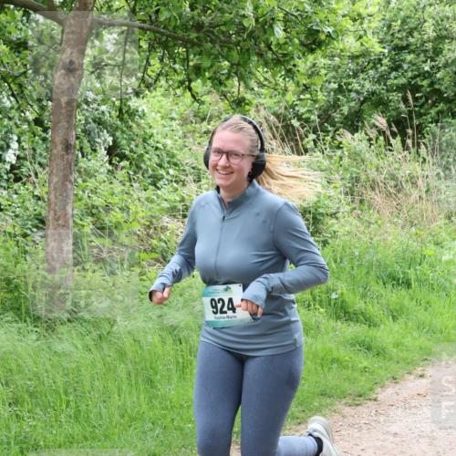 04.05.2025 - 8. Wedeler Halbmarathon Lena Gebhardt http://msf.ph/oto/7842735 04.05.2025 11:19:22 Laufen  meine-sportfotos.de