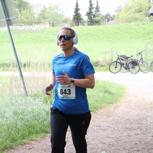 04.05.2025 - 8. Wedeler Halbmarathon Lena Gebhardt http://msf.ph/oto/7842749 04.05.2025 11:21:07 Laufen  meine-sportfotos.de