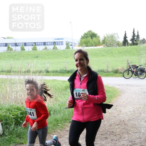 04.05.2025 - 8. Wedeler Halbmarathon Lena Gebhardt http://msf.ph/oto/7842751 04.05.2025 11:21:12 Laufen  meine-sportfotos.de