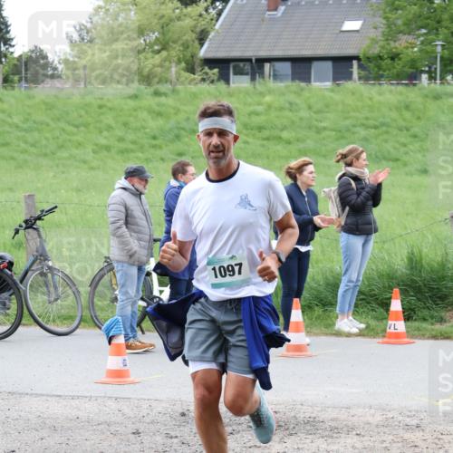 04.05.2025 - 8. Wedeler Halbmarathon Lena Gebhardt http://msf.ph/oto/7842754 04.05.2025 11:21:14 Laufen  meine-sportfotos.de