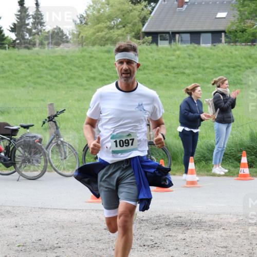 04.05.2025 - 8. Wedeler Halbmarathon Lena Gebhardt http://msf.ph/oto/7842755 04.05.2025 11:21:15 Laufen  meine-sportfotos.de