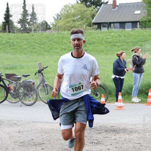 04.05.2025 - 8. Wedeler Halbmarathon Lena Gebhardt http://msf.ph/oto/7842756 04.05.2025 11:21:15 Laufen  meine-sportfotos.de