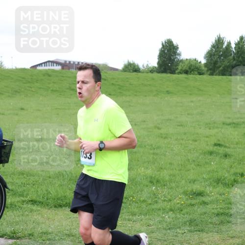 04.05.2025 - 8. Wedeler Halbmarathon Lena Gebhardt http://msf.ph/oto/7842760 04.05.2025 11:21:33 Laufen  meine-sportfotos.de
