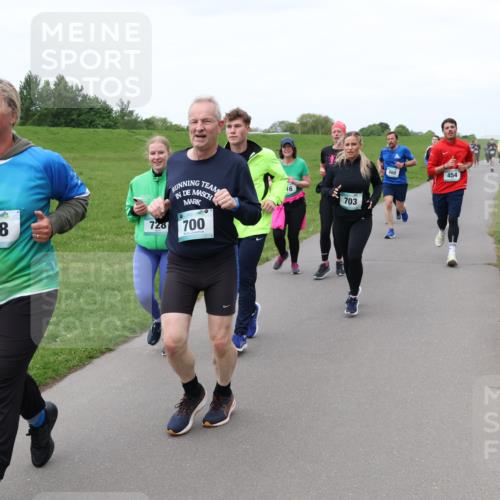 04.05.2025 - 8. Wedeler Halbmarathon Lena Gebhardt http://msf.ph/oto/7842761 04.05.2025 11:21:48 Laufen  meine-sportfotos.de