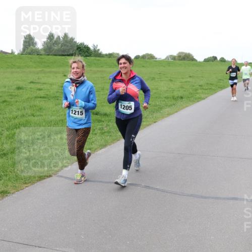 04.05.2025 - 8. Wedeler Halbmarathon Lena Gebhardt http://msf.ph/oto/7842763 04.05.2025 11:22:02 Laufen  meine-sportfotos.de