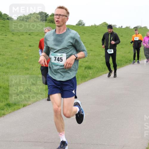 04.05.2025 - 8. Wedeler Halbmarathon Lena Gebhardt http://msf.ph/oto/7842818 04.05.2025 11:25:09 Laufen  meine-sportfotos.de