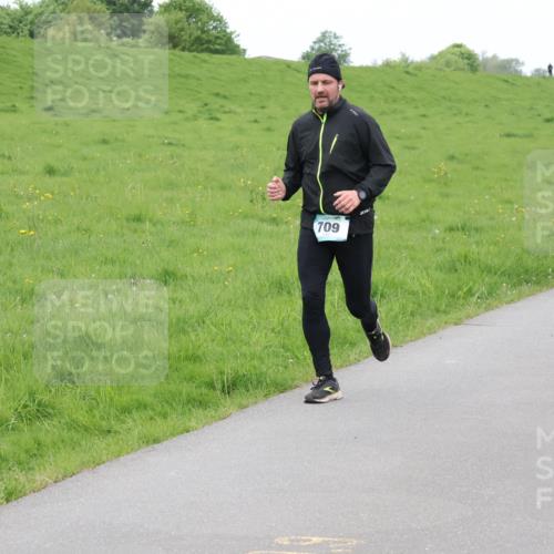 04.05.2025 - 8. Wedeler Halbmarathon Lena Gebhardt http://msf.ph/oto/7842820 04.05.2025 11:25:09 Laufen  meine-sportfotos.de