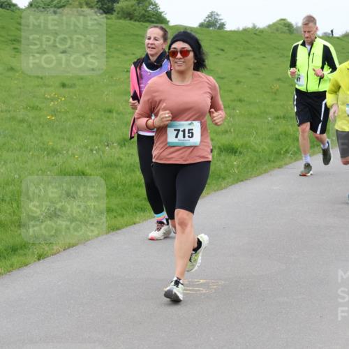 04.05.2025 - 8. Wedeler Halbmarathon Lena Gebhardt http://msf.ph/oto/7842822 04.05.2025 11:25:23 Laufen  meine-sportfotos.de