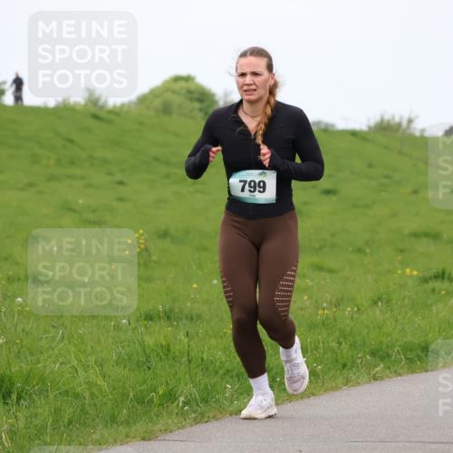 04.05.2025 - 8. Wedeler Halbmarathon Lena Gebhardt http://msf.ph/oto/7842845 04.05.2025 11:26:58 Laufen  meine-sportfotos.de