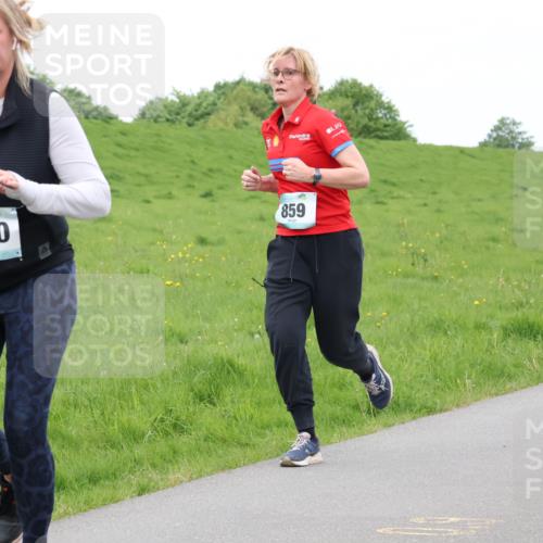 04.05.2025 - 8. Wedeler Halbmarathon Lena Gebhardt http://msf.ph/oto/7842847 04.05.2025 11:27:08 Laufen  meine-sportfotos.de