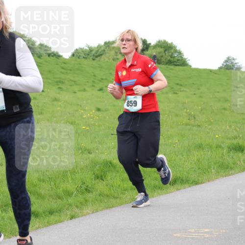 04.05.2025 - 8. Wedeler Halbmarathon Lena Gebhardt http://msf.ph/oto/7842848 04.05.2025 11:27:08 Laufen  meine-sportfotos.de