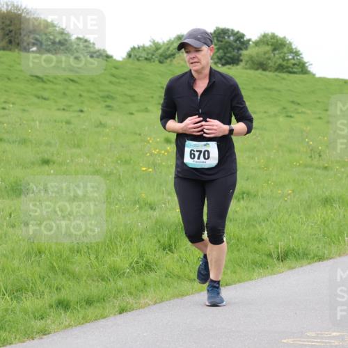 04.05.2025 - 8. Wedeler Halbmarathon Lena Gebhardt http://msf.ph/oto/7842861 04.05.2025 11:28:13 Laufen  meine-sportfotos.de