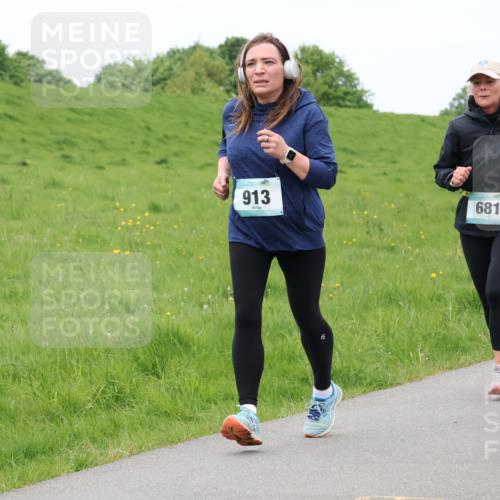 04.05.2025 - 8. Wedeler Halbmarathon Lena Gebhardt http://msf.ph/oto/7842869 04.05.2025 11:29:26 Laufen  meine-sportfotos.de