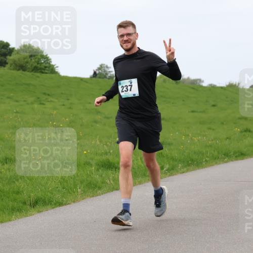 04.05.2025 - 8. Wedeler Halbmarathon Lena Gebhardt http://msf.ph/oto/7842888 04.05.2025 11:31:20 Laufen  meine-sportfotos.de
