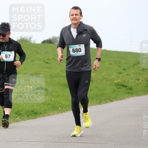 04.05.2025 - 8. Wedeler Halbmarathon Lena Gebhardt http://msf.ph/oto/7842900 04.05.2025 11:32:37 Laufen  meine-sportfotos.de