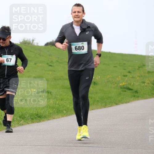 04.05.2025 - 8. Wedeler Halbmarathon Lena Gebhardt http://msf.ph/oto/7842901 04.05.2025 11:32:37 Laufen  meine-sportfotos.de