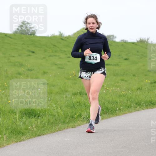 04.05.2025 - 8. Wedeler Halbmarathon Lena Gebhardt http://msf.ph/oto/7842903 04.05.2025 11:32:52 Laufen  meine-sportfotos.de