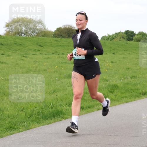 04.05.2025 - 8. Wedeler Halbmarathon Lena Gebhardt http://msf.ph/oto/7842930 04.05.2025 11:34:23 Laufen  meine-sportfotos.de