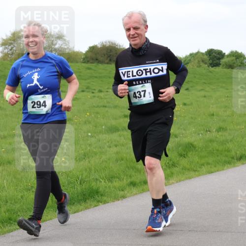 04.05.2025 - 8. Wedeler Halbmarathon Lena Gebhardt http://msf.ph/oto/7842937 04.05.2025 11:34:43 Laufen  meine-sportfotos.de