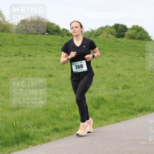 04.05.2025 - 8. Wedeler Halbmarathon Lena Gebhardt http://msf.ph/oto/7842970 04.05.2025 11:39:01 Laufen  meine-sportfotos.de