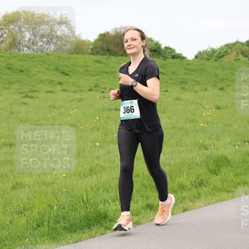 04.05.2025 - 8. Wedeler Halbmarathon Lena Gebhardt http://msf.ph/oto/7842972 04.05.2025 11:39:02 Laufen  meine-sportfotos.de