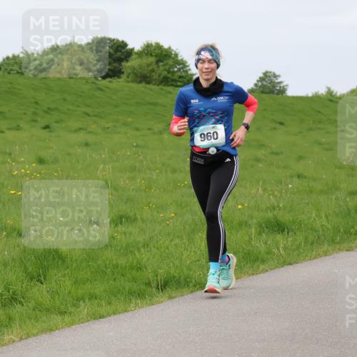04.05.2025 - 8. Wedeler Halbmarathon Lena Gebhardt http://msf.ph/oto/7842977 04.05.2025 11:39:43 Laufen  meine-sportfotos.de