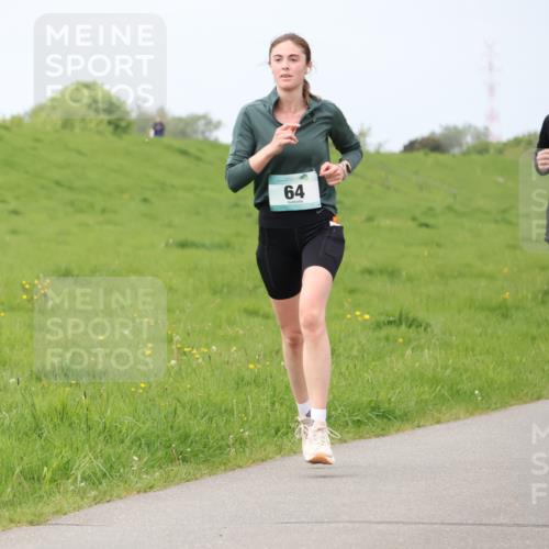 04.05.2025 - 8. Wedeler Halbmarathon Lena Gebhardt http://msf.ph/oto/7842979 04.05.2025 11:41:15 Laufen  meine-sportfotos.de