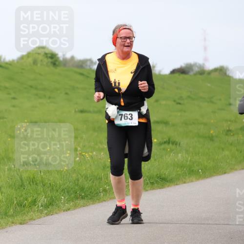 04.05.2025 - 8. Wedeler Halbmarathon Lena Gebhardt http://msf.ph/oto/7842993 04.05.2025 11:42:33 Laufen  meine-sportfotos.de