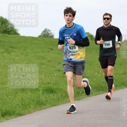 04.05.2025 - 8. Wedeler Halbmarathon Lena Gebhardt http://msf.ph/oto/7843005 04.05.2025 11:44:13 Laufen  meine-sportfotos.de