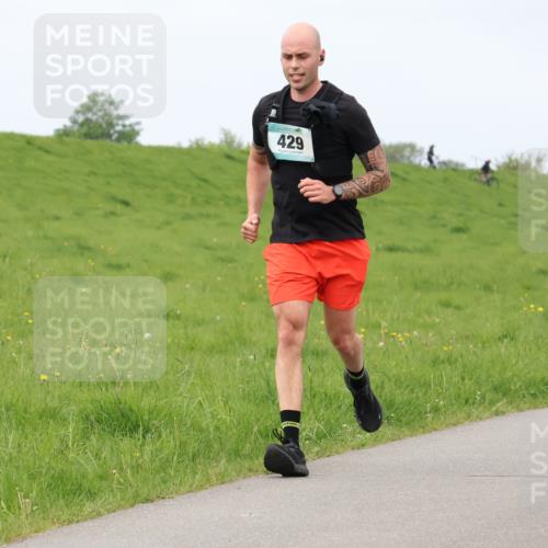 04.05.2025 - 8. Wedeler Halbmarathon Lena Gebhardt http://msf.ph/oto/7843009 04.05.2025 11:44:27 Laufen  meine-sportfotos.de