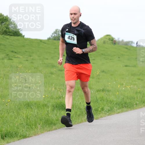 04.05.2025 - 8. Wedeler Halbmarathon Lena Gebhardt http://msf.ph/oto/7843010 04.05.2025 11:44:28 Laufen  meine-sportfotos.de