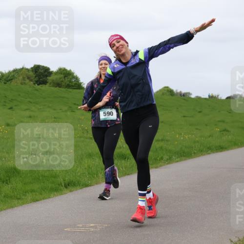 04.05.2025 - 8. Wedeler Halbmarathon Lena Gebhardt http://msf.ph/oto/7843020 04.05.2025 11:46:35 Laufen  meine-sportfotos.de