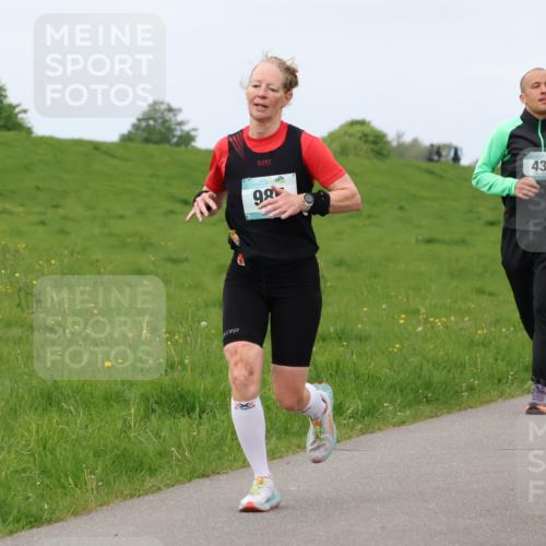 04.05.2025 - 8. Wedeler Halbmarathon Lena Gebhardt http://msf.ph/oto/7843023 04.05.2025 11:46:44 Laufen  meine-sportfotos.de