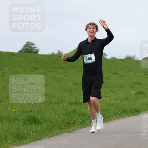 04.05.2025 - 8. Wedeler Halbmarathon Lena Gebhardt http://msf.ph/oto/7843036 04.05.2025 11:48:28 Laufen  meine-sportfotos.de