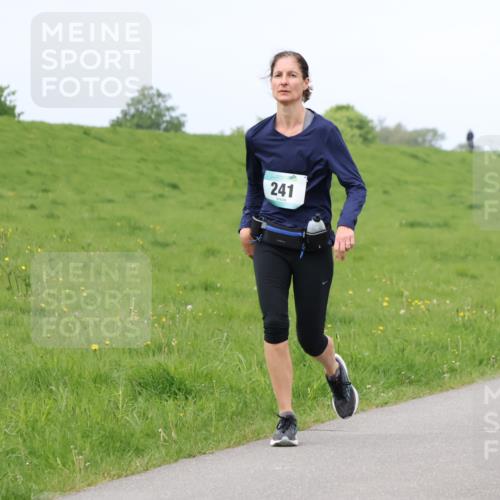 04.05.2025 - 8. Wedeler Halbmarathon Lena Gebhardt http://msf.ph/oto/7843054 04.05.2025 11:49:32 Laufen  meine-sportfotos.de