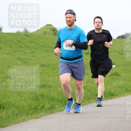 04.05.2025 - 8. Wedeler Halbmarathon Lena Gebhardt http://msf.ph/oto/7843055 04.05.2025 11:49:35 Laufen  meine-sportfotos.de