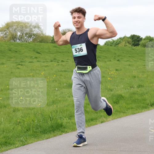 04.05.2025 - 8. Wedeler Halbmarathon Lena Gebhardt http://msf.ph/oto/7843059 04.05.2025 11:49:46 Laufen  meine-sportfotos.de