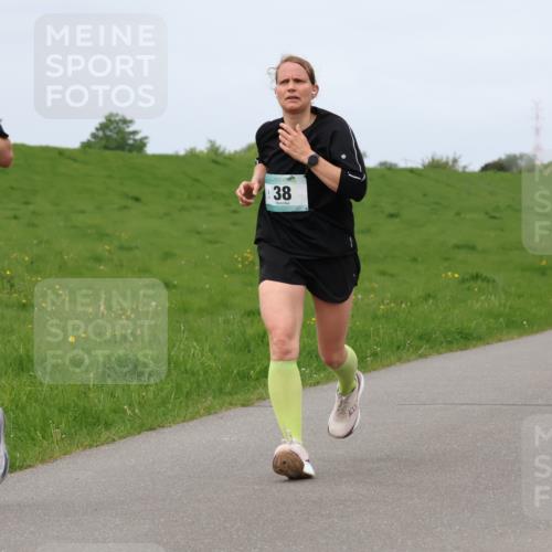 04.05.2025 - 8. Wedeler Halbmarathon Lena Gebhardt http://msf.ph/oto/7843066 04.05.2025 11:50:16 Laufen  meine-sportfotos.de