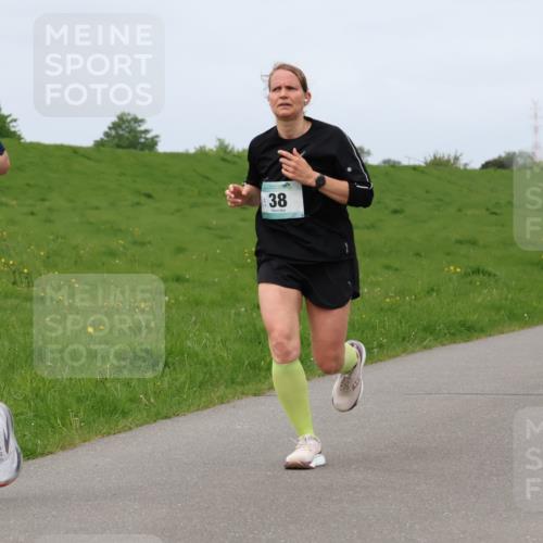 04.05.2025 - 8. Wedeler Halbmarathon Lena Gebhardt http://msf.ph/oto/7843067 04.05.2025 11:50:16 Laufen  meine-sportfotos.de