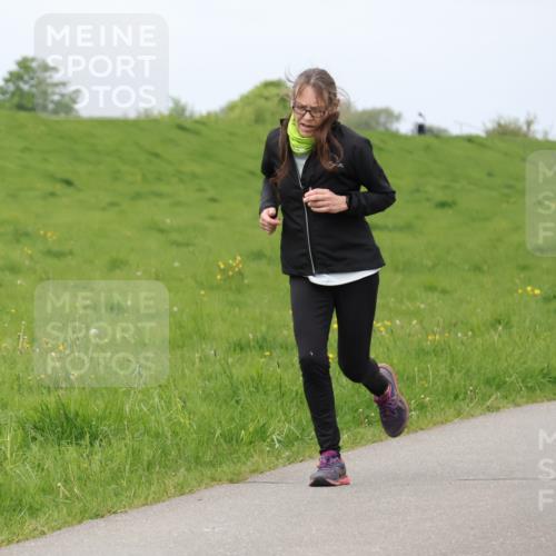 04.05.2025 - 8. Wedeler Halbmarathon Lena Gebhardt http://msf.ph/oto/7843088 04.05.2025 11:52:54 Laufen  meine-sportfotos.de