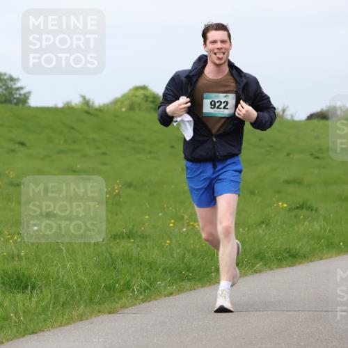 04.05.2025 - 8. Wedeler Halbmarathon Lena Gebhardt http://msf.ph/oto/7843092 04.05.2025 11:54:23 Laufen  meine-sportfotos.de