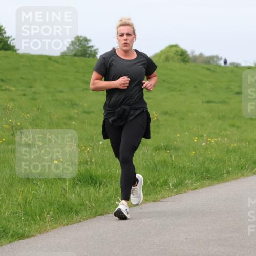 04.05.2025 - 8. Wedeler Halbmarathon Lena Gebhardt http://msf.ph/oto/7843101 04.05.2025 11:56:28 Laufen  meine-sportfotos.de