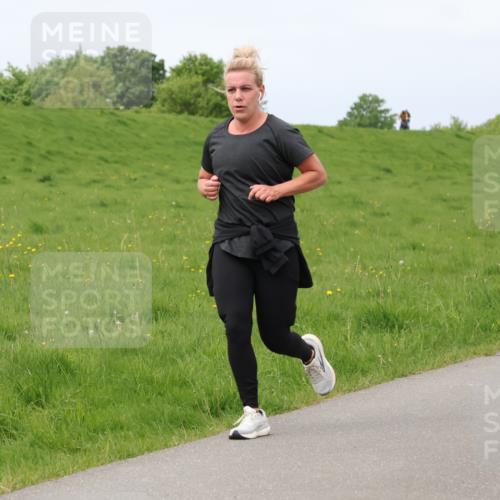 04.05.2025 - 8. Wedeler Halbmarathon Lena Gebhardt http://msf.ph/oto/7843102 04.05.2025 11:56:30 Laufen  meine-sportfotos.de