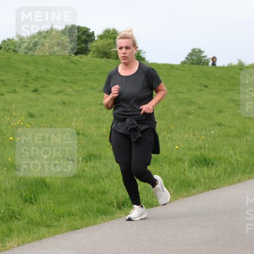 04.05.2025 - 8. Wedeler Halbmarathon Lena Gebhardt http://msf.ph/oto/7843103 04.05.2025 11:56:30 Laufen  meine-sportfotos.de