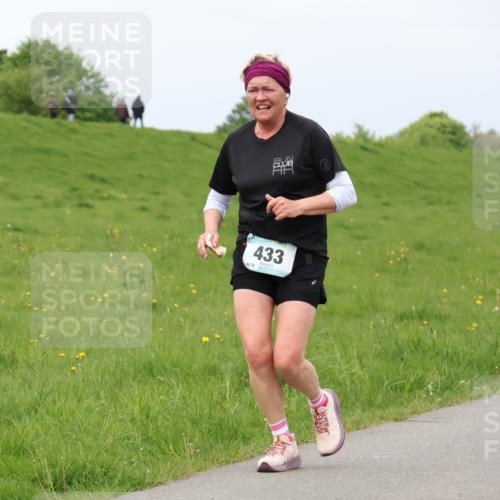 04.05.2025 - 8. Wedeler Halbmarathon Lena Gebhardt http://msf.ph/oto/7843110 04.05.2025 11:58:39 Laufen  meine-sportfotos.de