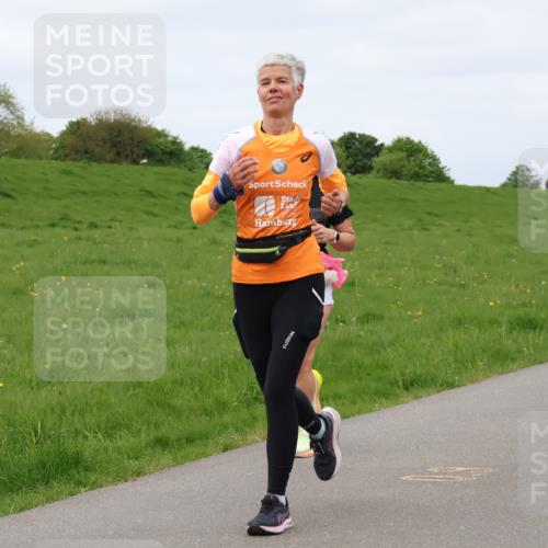 04.05.2025 - 8. Wedeler Halbmarathon Lena Gebhardt http://msf.ph/oto/7843115 04.05.2025 11:59:20 Laufen  meine-sportfotos.de