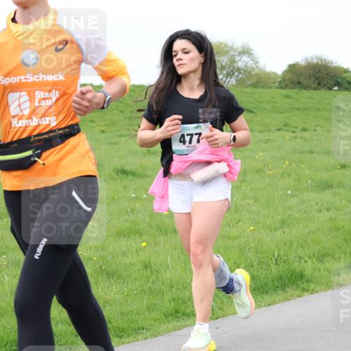 04.05.2025 - 8. Wedeler Halbmarathon Lena Gebhardt http://msf.ph/oto/7843118 04.05.2025 11:59:21 Laufen  meine-sportfotos.de