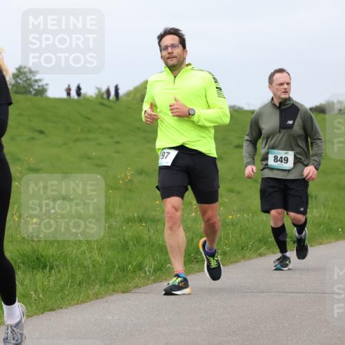 04.05.2025 - 8. Wedeler Halbmarathon Lena Gebhardt http://msf.ph/oto/7843121 04.05.2025 11:59:30 Laufen  meine-sportfotos.de