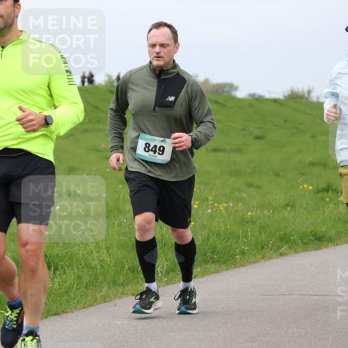 04.05.2025 - 8. Wedeler Halbmarathon Lena Gebhardt http://msf.ph/oto/7843124 04.05.2025 11:59:32 Laufen  meine-sportfotos.de