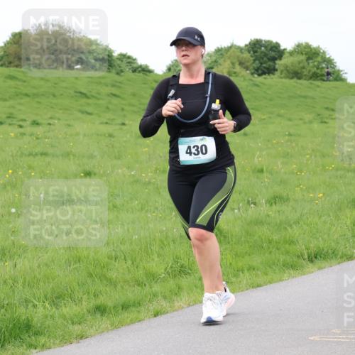 04.05.2025 - 8. Wedeler Halbmarathon Lena Gebhardt http://msf.ph/oto/7843136 04.05.2025 12:01:37 Laufen  meine-sportfotos.de